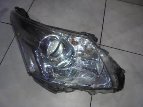 Φανάρι Εμπρός Δεξί για TOYOTA AVENSIS (2009 - 2012) (T270) Φανάρι Εμπρός Δεξί για TOYOTA AVENSIS (2009 - 2012) (T270)