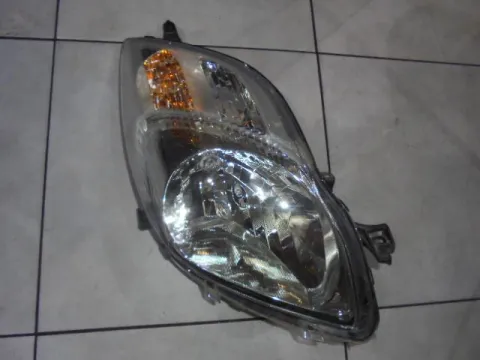 Φανάρι Εμπρός Δεξί για TOYOTA YARIS (2009 - 2012) (XP90) Φανάρι Εμπρός Δεξί για TOYOTA YARIS (2009 - 2012) (XP90)