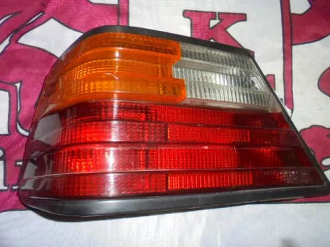 Φανάρι Πίσω Αριστερό Κίτρινο Φλας για MERCEDES E - CLASS (1985 - 1993) (W124) Sedan - 4dr Φανάρι Πίσω Αριστερό Κίτρινο Φλας για MERCEDES E - CLASS (1985 - 1993) (W124) Sedan - 4dr