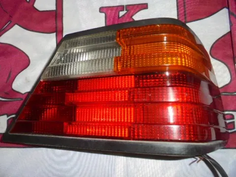 Φανάρι Πίσω Δεξί Κίτρινο Φλας για MERCEDES E - CLASS (1985 - 1993) (W124) Sedan - 4dr Φανάρι Πίσω Δεξί Κίτρινο Φλας για MERCEDES E - CLASS (1985 - 1993) (W124) Sedan - 4dr