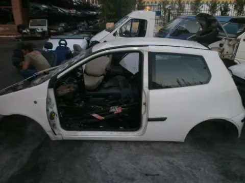 Τροπέτο Αμάξι Κουφάρι ΜΕ ΡΕΖΕΡΒΟΥΑΡ για FIAT PUNTO (2003 - 2008) (188) Hatchback - 3dr *Δ* -  Τροπέτο Αμάξι Κουφάρι ΜΕ ΡΕΖΕΡΒΟΥΑΡ για FIAT PUNTO (2003 - 2008) (188) Hatchback - 3dr *Δ* -