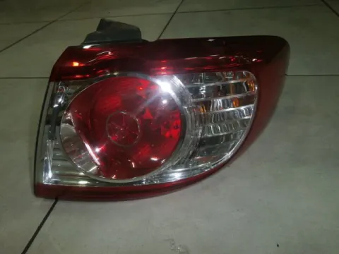 Φανάρι Πίσω Δεξί Έξω για HYUNDAI SANTA FE (2011 - ) ( ) Φανάρι Πίσω Δεξί Έξω για HYUNDAI SANTA FE (2011 - ) ( )