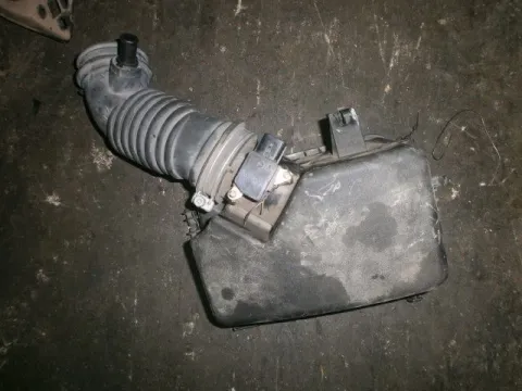 Φιλτροκούτι με Airflow 2220437010 για TOYOTA AVENSIS (2009 - 2012) (T270) , COROLLA (2007 - 2010) , AURIS (2007 - 2009) E150 , (2009 - 2013) , RAV-4 (2009 - 2011) (XA30)  *Δ* Φιλτροκούτι με Airflow 2220437010 για TOYOTA AVENSIS (2009 - 2012) (T270) , COROLLA (2007 - 2010) , AURIS (2007 - 2009) E150 , (2009 - 2013) , RAV-4 (2009 - 2011) (XA30)  *Δ*