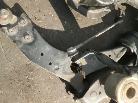 Ψαλίδι Εμπρός Δεξί για FORD FOCUS (2011 - ) Ψαλίδι Εμπρός Δεξί για FORD FOCUS (2011 - )