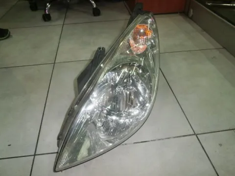 Φανάρι Εμπρός Αριστερό για HYUNDAI i20 (2009 - 2011) Φανάρι Εμπρός Αριστερό για HYUNDAI i20 (2009 - 2011)
