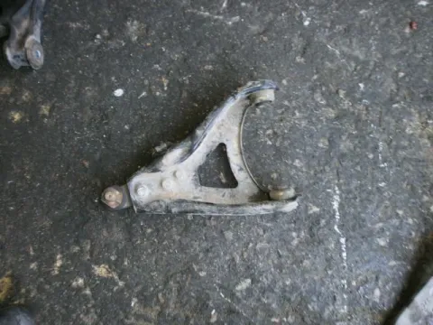 Ψαλίδι Εμπρός Δεξί για RENAULT KANGOO (1998 - 2003) (KC) Ψαλίδι Εμπρός Δεξί για RENAULT KANGOO (1998 - 2003) (KC)