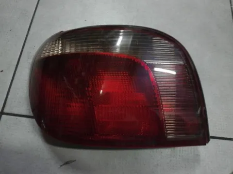 Φανάρι Πίσω Αριστερό Με Φίσα για TOYOTA YARIS (1999 - 2002) (XP10)