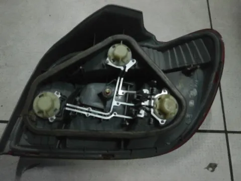 Φανάρι Πίσω Αριστερό Με Φίσα για TOYOTA YARIS (1999 - 2002) (XP10) - 