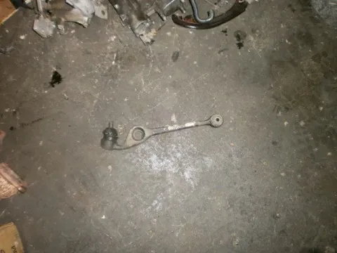 Ψαλίδι Εμπρός Δεξί για DAIHATSU SIRION (1998 - 2002) Ψαλίδι Εμπρός Δεξί για DAIHATSU SIRION (1998 - 2002)