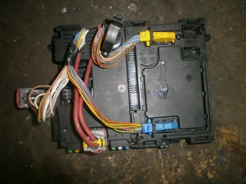 Ασφαλειοθήκη Μηχανής για PEUGEOT 206 , 307 BSI UHC BSM T1 B2 5105872300G -  Ασφαλειοθήκη Μηχανής για PEUGEOT 206 , 307 BSI UHC BSM T1 B2 5105872300G -
