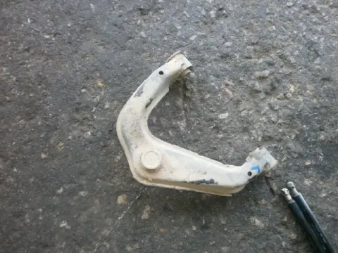 Ψαλίδι Εμπρός Αριστερό Άνω για NISSAN D40 NAVARA (2005 -) 2500 (YD25DDTi) Diesel 144 dCi Ψαλίδι Εμπρός Αριστερό Άνω για NISSAN D40 NAVARA (2005 -) 2500 (YD25DDTi) Diesel 144 dCi