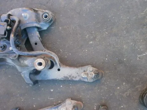 Ψαλίδι Εμπρός Αριστερό για TOYOTA AVENSIS (2006 - 2008) (T250) Ψαλίδι Εμπρός Αριστερό για TOYOTA AVENSIS (2006 - 2008) (T250)