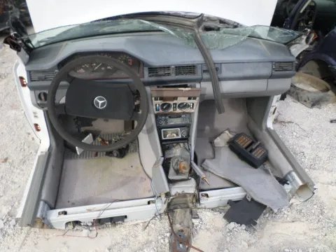 Τροπέτο Εμπρός Δεν Έχει Μηχανή Και Σσμάν για MERCEDES E - CLASS (1985 - 1993) (W124) *Δ* - 