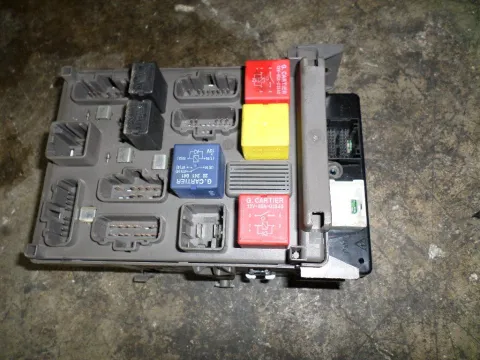 Ασφαλειοθήκη Μηχανής 8200309022n για RENAULT LAGUNA (2005 - 2007) 2200 (G9T600) Diesel 140 dCi Ασφαλειοθήκη Μηχανής 8200309022n για RENAULT LAGUNA (2005 - 2007) 2200 (G9T600) Diesel 140 dCi