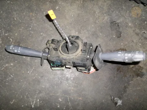 Διακόπτης Φώτων-Φλάς για RENAULT CLIO (1998 - 2001) (BB_) (CB_) Διακόπτης Φώτων-Φλάς για RENAULT CLIO (1998 - 2001) (BB_) (CB_)