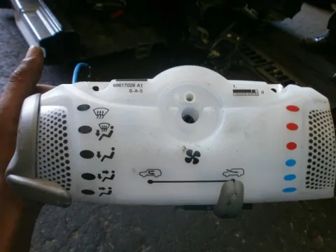 Χειριστήρια Καλοριφέρ για TOYOTA AYGO (2005 - 2009) (B10) , CITROEN C1 (2005 - 2008) (P) , PEUGEOT 107 (2006 - 2009) Χειριστήρια Καλοριφέρ για TOYOTA AYGO (2005 - 2009) (B10) , CITROEN C1 (2005 - 2008) (P) , PEUGEOT 107 (2006 - 2009)
