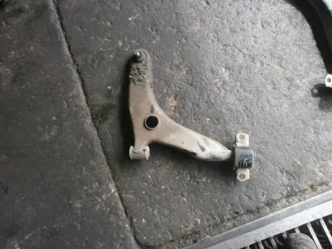 Ψαλίδι Εμπρός Δεξί για MITSUBISHI CARISMA (1996 - 1999) (DA) 1600 (4G92) petrol 90 SOHC 16V Ψαλίδι Εμπρός Δεξί για MITSUBISHI CARISMA (1996 - 1999) (DA) 1600 (4G92) petrol 90 SOHC 16V
