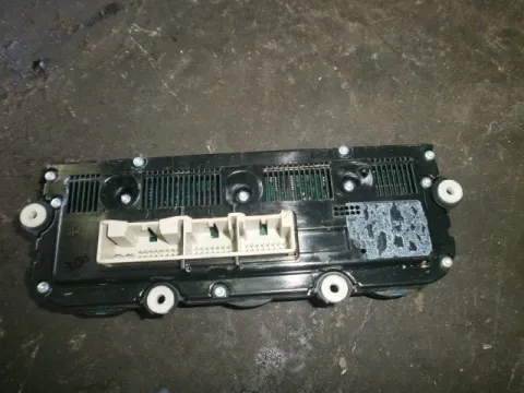 Χειριστήρια Καλοριφέρ για VW TOURAN (2003 - 2006) (1T1) 1600 (BGU) (BSE) (BSF) Petrol 102 -  Χειριστήρια Καλοριφέρ για VW TOURAN (2003 - 2006) (1T1) 1600 (BGU) (BSE) (BSF) Petrol 102 -