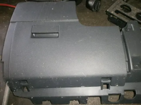 Ντουλαπάκι για VW TOURAN (2003 - 2006) (1T1) 1600 (BGU) (BSE) (BSF) Petrol 102 Ντουλαπάκι για VW TOURAN (2003 - 2006) (1T1) 1600 (BGU) (BSE) (BSF) Petrol 102