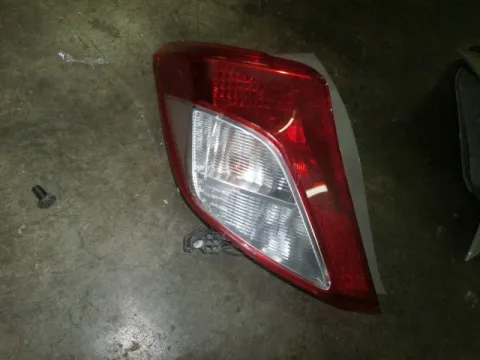 Φανάρι Πίσω Αριστερό για TOYOTA YARIS (2012 - ) ( ) Φανάρι Πίσω Αριστερό για TOYOTA YARIS (2012 - ) ( )
