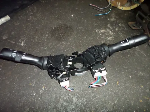 Διακόπτης Φώτων-Φλάς για TOYOTA AVENSIS (2009 - 2012) (T270) Διακόπτης Φώτων-Φλάς για TOYOTA AVENSIS (2009 - 2012) (T270)
