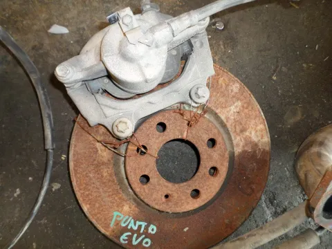 Δαγκάνα Εμπρός Δεξιά με Δισκόπλακα για FIAT PUNTO (2009 - 2012) (199) EVO 1400 (955A2.000) Petrol 135 16V Abarth Δαγκάνα Εμπρός Δεξιά με Δισκόπλακα για FIAT PUNTO (2009 - 2012) (199) EVO 1400 (955A2.000) Petrol 135 16V Abarth