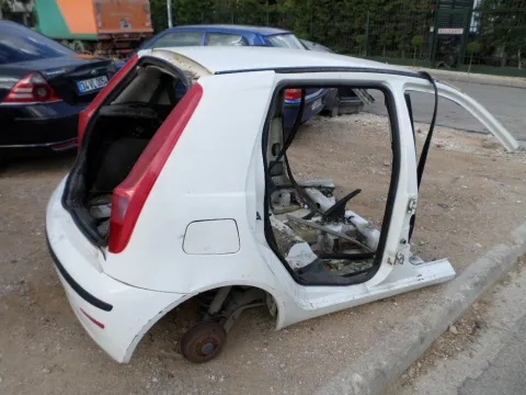 Τροπέτο Πίσω Με Άξονα Χ. ABS με Ρεζερβουάρ για FIAT PUNTO (2003 - 2008) (188) Ηatchback - 5dr *Δ* -  Τροπέτο Πίσω Με Άξονα Χ. ABS με Ρεζερβουάρ για FIAT PUNTO (2003 - 2008) (188) Ηatchback - 5dr *Δ* -