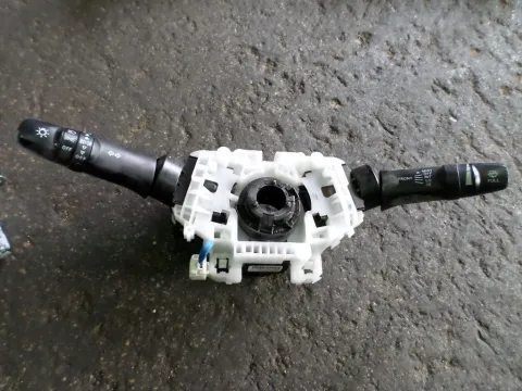 Διακόπτης Φώτων-Φλάς για MITSUBISHI LANCER (2008 - ) (CX-CY) ΤΕΛΑΡΟ *29* Διακόπτης Φώτων-Φλάς για MITSUBISHI LANCER (2008 - ) (CX-CY) ΤΕΛΑΡΟ *29*