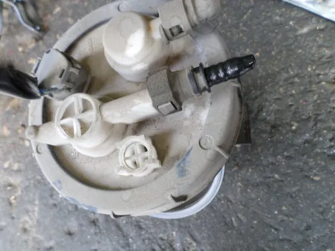 Αντλία Καυσίμου (Τρόμπα Βενζίνης) για TOYOTA AVENSIS (2003 - 2006) (T250) Αντλία Καυσίμου (Τρόμπα Βενζίνης) για TOYOTA AVENSIS (2003 - 2006) (T250)