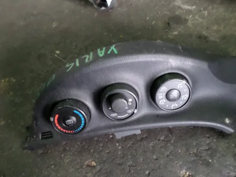 Χειριστήρια Καλοριφέρ για TOYOTA YARIS (2012 - ) ( ) Χειριστήρια Καλοριφέρ για TOYOTA YARIS (2012 - ) ( )