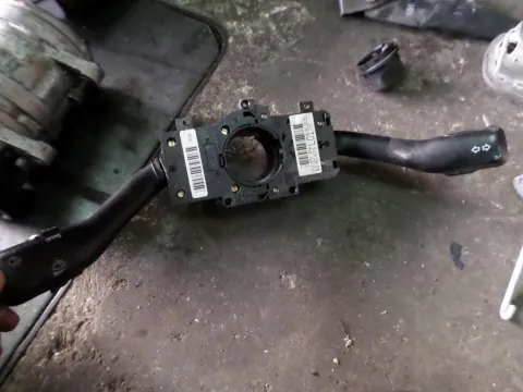Διακόπτης Φώτων-Φλάς για SKODA FABIA (2000 - 2004) (6Y) Διακόπτης Φώτων-Φλάς για SKODA FABIA (2000 - 2004) (6Y)