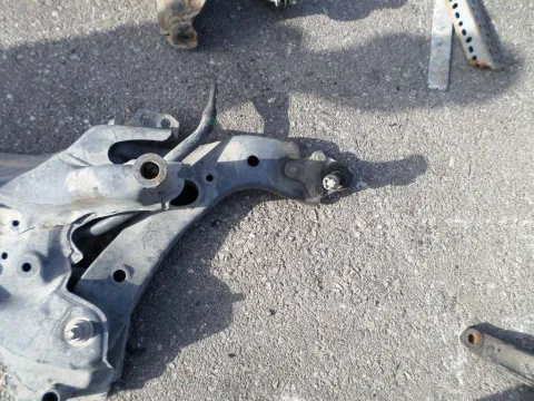 Ψαλίδι Εμπρός Δεξί για TOYOTA AURIS (2009 - 2013) Ψαλίδι Εμπρός Δεξί για TOYOTA AURIS (2009 - 2013)
