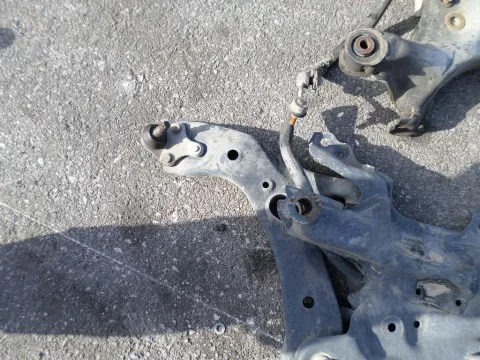 Ψαλίδι Εμπρός Αριστερό για TOYOTA AURIS (2009 - 2013) Ψαλίδι Εμπρός Αριστερό για TOYOTA AURIS (2009 - 2013)