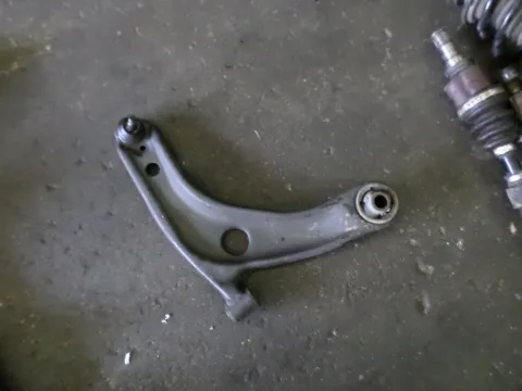 Ψαλίδι Εμπρός Δεξί για TOYOTA YARIS (2006 - 2009) (KL9) , (2009 - 2012) (XP90) Ψαλίδι Εμπρός Δεξί για TOYOTA YARIS (2006 - 2009) (KL9) , (2009 - 2012) (XP90)