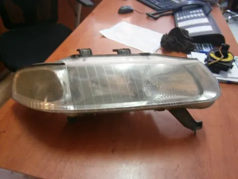 Φανάρι Εμπρός Δεξί Με Λευκό Φλαs για ROVER 400 (1996 - 1999) (RT) Φανάρι Εμπρός Δεξί Με Λευκό Φλαs για ROVER 400 (1996 - 1999) (RT)