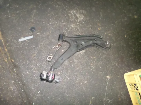 Ψαλίδι Εμπρός Δεξί για NISSAN PRIMERA (1996 - 1999) (P11) Ψαλίδι Εμπρός Δεξί για NISSAN PRIMERA (1996 - 1999) (P11)