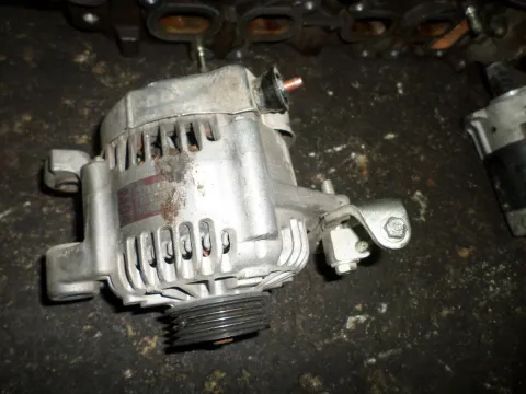 Δυναμό - Εναλλάκτης 27060b1050 για DAIHATSU TERIOS (2006 - 2009) (J200) 1300 (K3-VE) petrol 86 (J211) 4WD Δυναμό - Εναλλάκτης 27060b1050 για DAIHATSU TERIOS (2006 - 2009) (J200) 1300 (K3-VE) petrol 86 (J211) 4WD