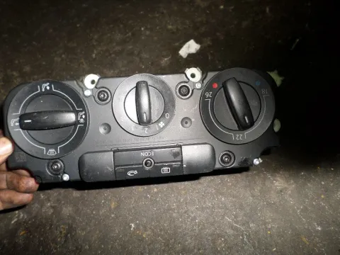 Χειριστήρια Καλοριφέρ για VW GOLF (2004 - 2008) Mk5 (1K1) Χειριστήρια Καλοριφέρ για VW GOLF (2004 - 2008) Mk5 (1K1)
