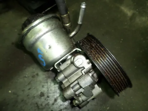 Αντλία Υδραυλικού Τιμονιού Μεταχειρισμένος για TOYOTA AVENSIS (2009 - 2012) (T270) 2200 (2AD-FTV) diesel 150 (ADT271) D-4D , 2200 (2AD-FHV) diesel 177 (ADT271) D-Cat