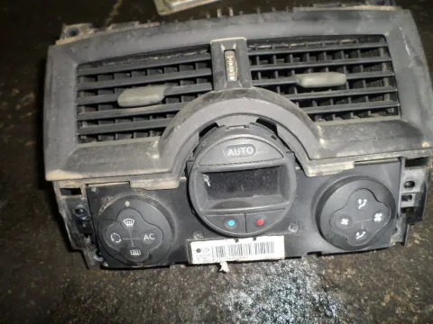 Χειριστήρια Καλοριφέρ για RENAULT MEGANE (2002 - 2005) (LM) (KM) (EM) (CM) Χειριστήρια Καλοριφέρ για RENAULT MEGANE (2002 - 2005) (LM) (KM) (EM) (CM)