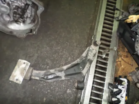 Ψαλίδι Εμπρός Αριστερό για LANDROVER FREELANDER (1998 - 2003) (LN)