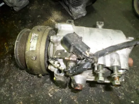 Συμπιεστής A-C (Κομπρέσορας) AKA272C251 για MITSUBISHI L300 (1980 - 1984) (L) 2000 4G63 - G63B petrol 88 , (1985 - 1988) (L) Συμπιεστής A-C (Κομπρέσορας) AKA272C251 για MITSUBISHI L300 (1980 - 1984) (L) 2000 4G63 - G63B petrol 88 , (1985 - 1988) (L)