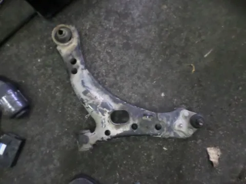 Ψαλίδι Εμπρός Αριστερό για TOYOTA CARINA (1992 - 1995) E (T190) Ψαλίδι Εμπρός Αριστερό για TOYOTA CARINA (1992 - 1995) E (T190)