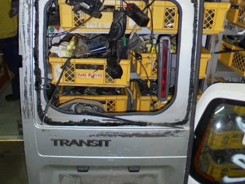 Πόρτα Πίσω Αριστερή Δίφυλλη Με Τζάμι 1,50 για FORD TRANSIT (2000 - 2006) (FA_ _) Πόρτα Πίσω Αριστερή Δίφυλλη Με Τζάμι 1,50 για FORD TRANSIT (2000 - 2006) (FA_ _)
