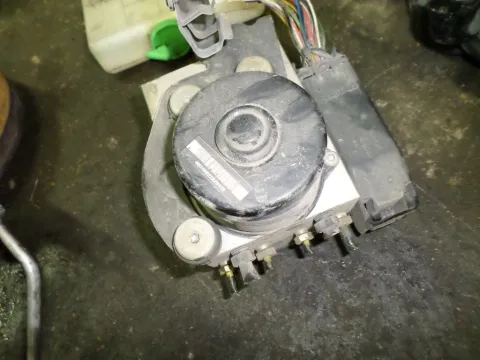 Μονάδα ABS Με Κωδικό 2M512C405AF για FORD FOCUS (2002 - 2004) Mk1b Μονάδα ABS Με Κωδικό 2M512C405AF για FORD FOCUS (2002 - 2004) Mk1b