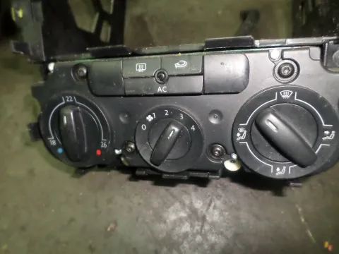 Χειριστήρια Καλοριφέρ για VW GOLF (2004 - 2008) Mk5 (1K1) Χειριστήρια Καλοριφέρ για VW GOLF (2004 - 2008) Mk5 (1K1)