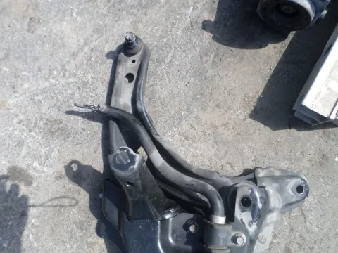 Ψαλίδι Εμπρός Δεξί για TOYOTA YARIS (2006 - 2009) (KL9) Ψαλίδι Εμπρός Δεξί για TOYOTA YARIS (2006 - 2009) (KL9)