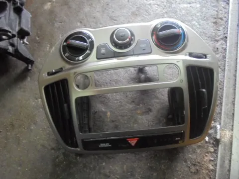 Χειριστήρια Καλοριφέρ Με Κονσόλα για HYUNDAI i20 (2012 - ) Χειριστήρια Καλοριφέρ Με Κονσόλα για HYUNDAI i20 (2012 - )