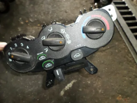 Χειριστήρια Καλοριφέρ για KIA PICANTO (2004 - 2008) (BA) Χειριστήρια Καλοριφέρ για KIA PICANTO (2004 - 2008) (BA)