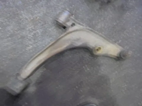 Ψαλίδι Εμπρός Δεξί για SUZUKI BALENO (1998 - 2001) (SY) Ψαλίδι Εμπρός Δεξί για SUZUKI BALENO (1998 - 2001) (SY)